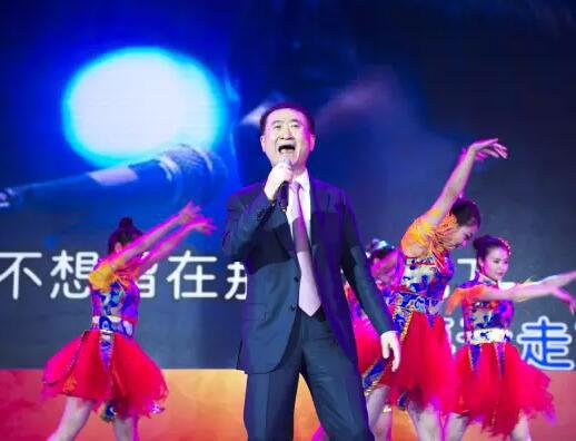 从王健林唱假行僧,看创业CEO如何做公关