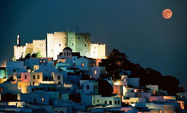 1447612844350960.jpg Patmos-chora-night1.jpg